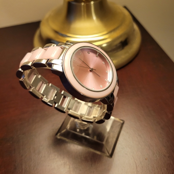 New Women's Pink Diamond Fashion Watch - Picture 3 of 6